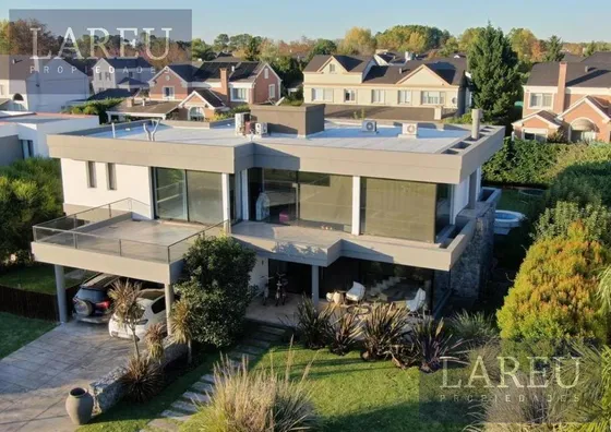 Casa En Venta Con Renta - La Lomada De Pilar