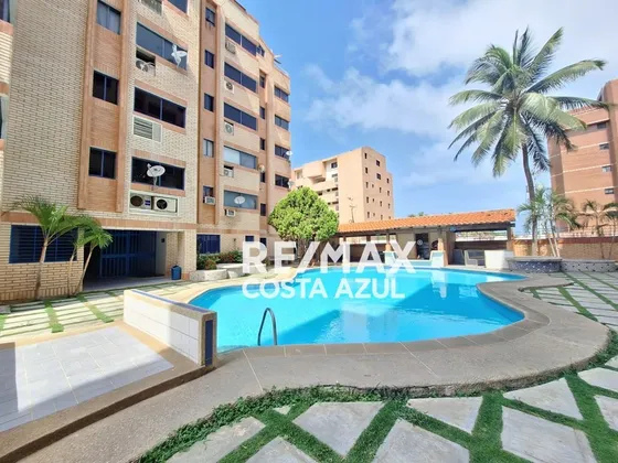 Remax Vende  Apartamento En El Edificio Mar Sol Y Bahia, Cerca A Farmatodo, Tucacas