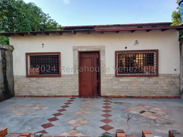 Maritza Lucena Tiene En Venta Amplia Casa Al Oeste De Barquisimeto. Ideal Para Uso Comercial O Residencial, Zona Tranquila Y Segura, 