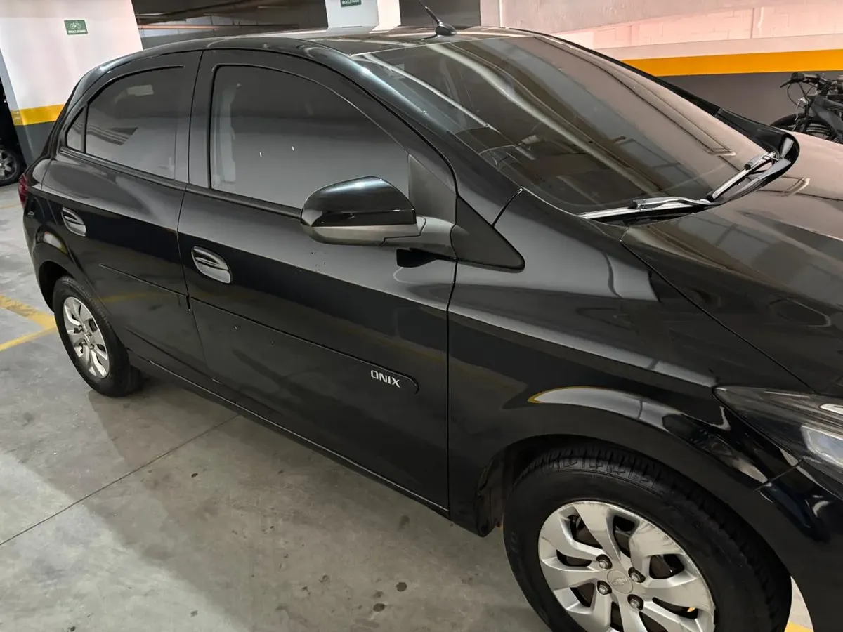 Chevrolet Onix 2017 1.0 Lt 5p — foto 2