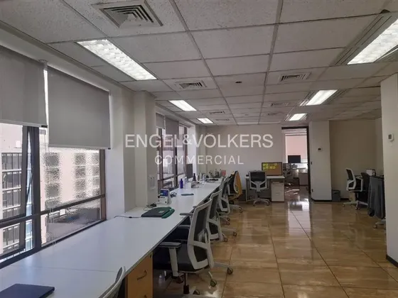 Oficina Amoblada En El Golf 260 M2