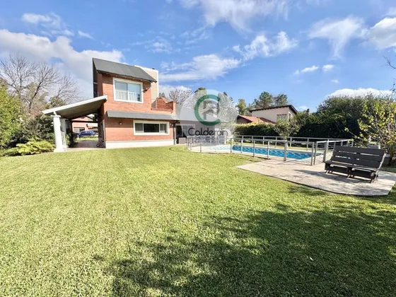 Casa En Venta Barrio Cerrado Campos De Alvarez 