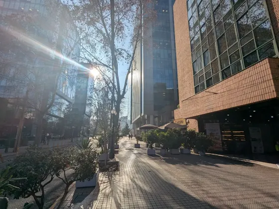 Oficina En Venta Suecia Metro Los Leones Con Estacionamiento