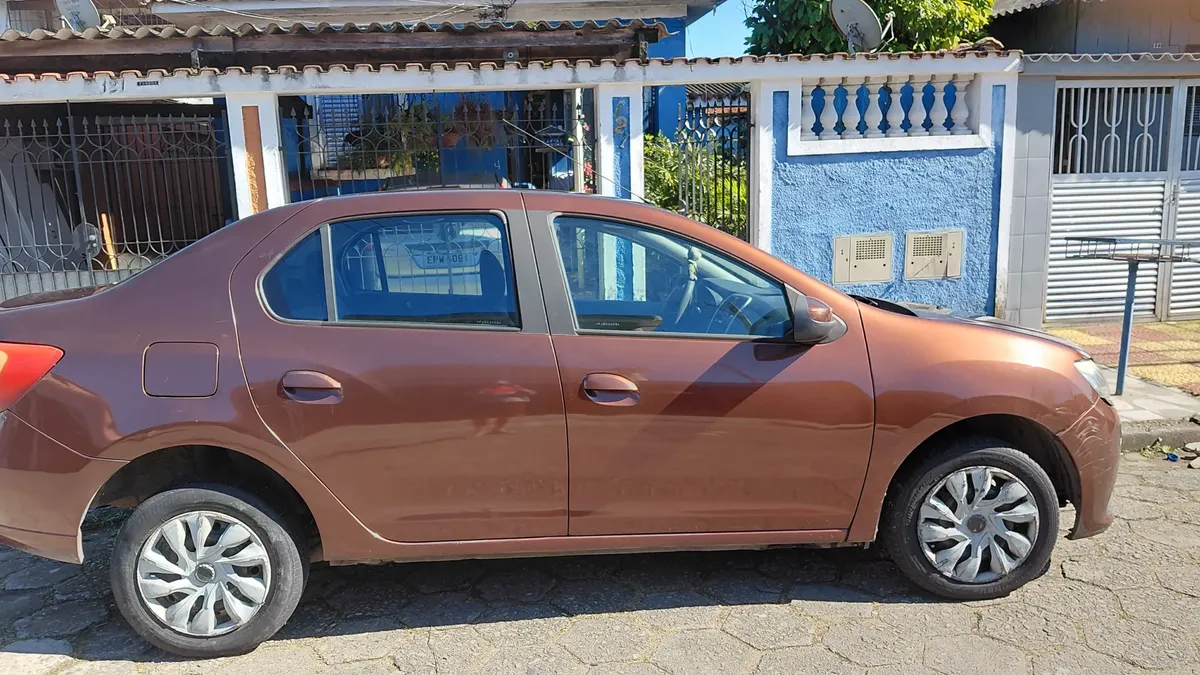 Renault Logan 2015 1.0 16v Expression Hi-flex 4p — foto 4