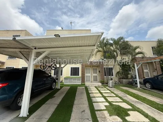 Zulay González Vende, Hermosa Casa En Venta En Cabudare, Caminos De Tarabana, Piscina, Ampliada Y Remodelada, Tres Niveles, 3 Habitaciones Mls 25-24054 