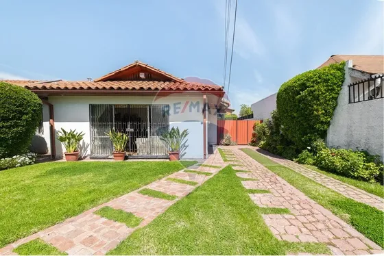 Casa En Los Domínicos, Las Condes