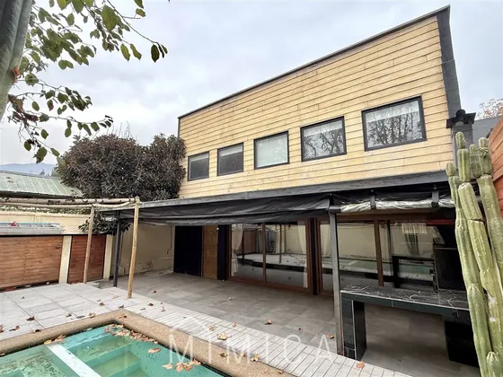 Casa En Venta De 3 Dorm. En Las Condes