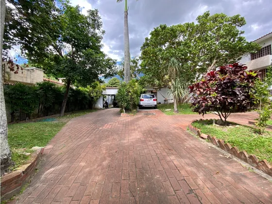 Se Vende Casa 1219m² 4h/4b/12e La Floresta