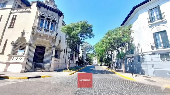 Vendemos Propiedad Comercial, Corazón Barrio Brasil Santiago