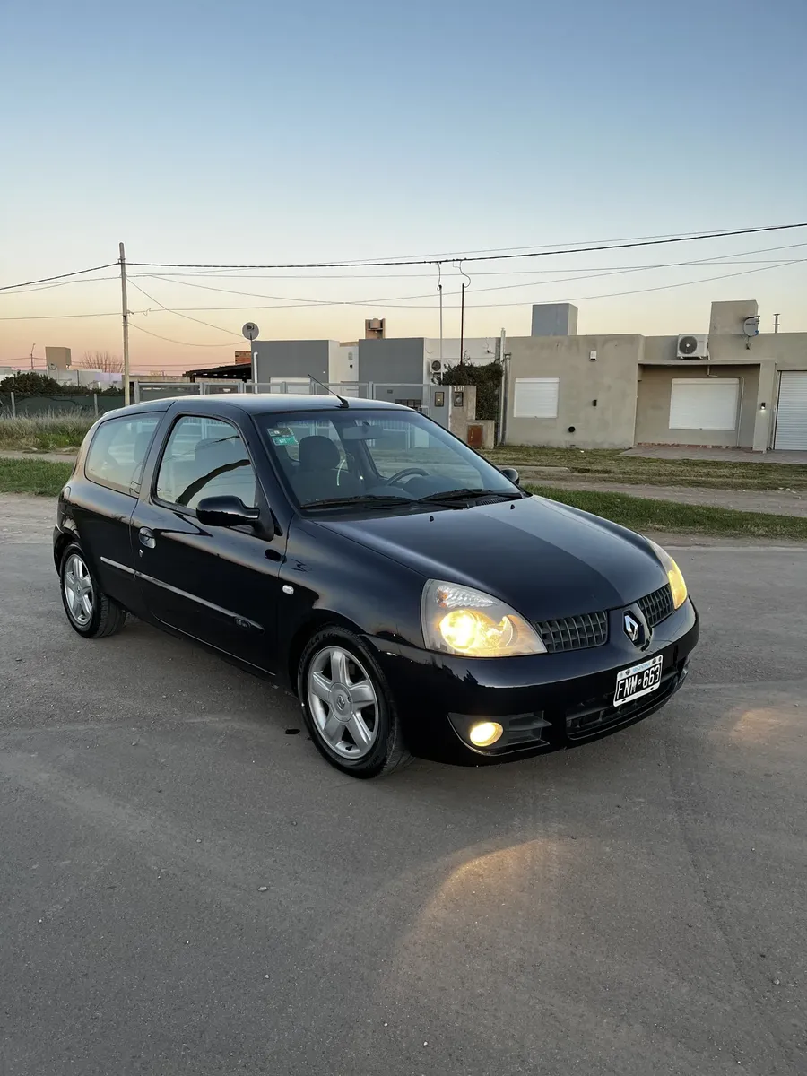 Renault Clio 1.6 Dynamique558657312307947523