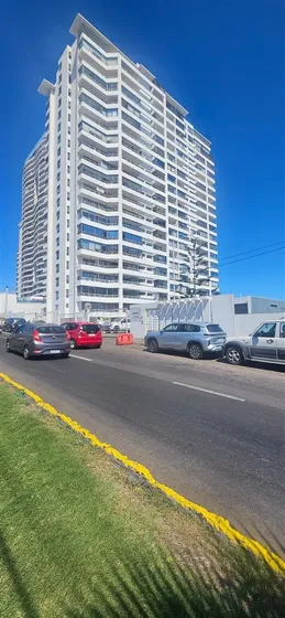 Vendo Depto. Amplio De 4 Dorm. En Edificio Bellaterra, Iqqe.