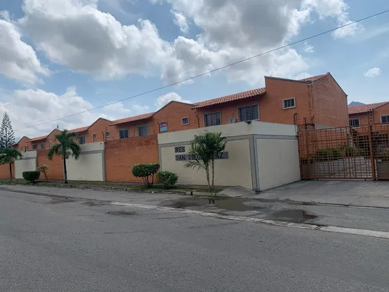 Maritza López Vende Hermoso Townhouse En El Conjunto Residencial San Diego Plaza, En San Diego, Estado Carabobo