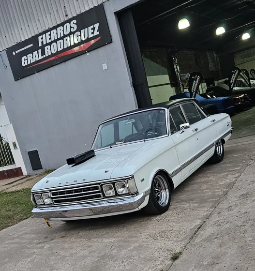 Ford Falcon Deluxe