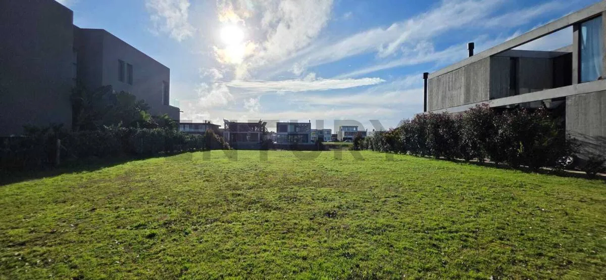 Land for Sale, 800 m², Northeastern Sector – El Yacht Neighborhood, Nordelta, with Direct Access to the Luján River