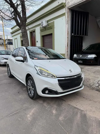 Peugeot 208 1.6 Allure