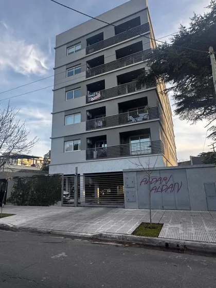 Alquiler, Ituzaingó Norte A 4 Cuadras De La Estación. Calle Gral. Miguel Soler Al 500 Departamento Nuevo 2 Ambientes Con Cochera (descubierta)