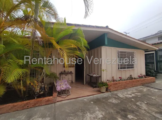 Bellísima Y Acogedora Casa En Venta Colinas De Carrizal, Altos Mirandinos 25-12196 Edf