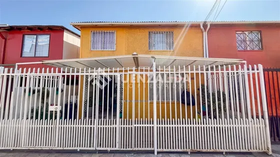 Casa En Venta De 3 Dormitorios En Puente Alto, App