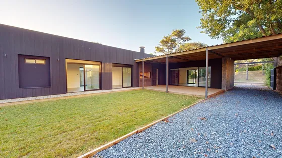 Casa A Estrenar En El Golf. 3 Dormitorios Y Servicio. A 3 Cuadras De La Playa