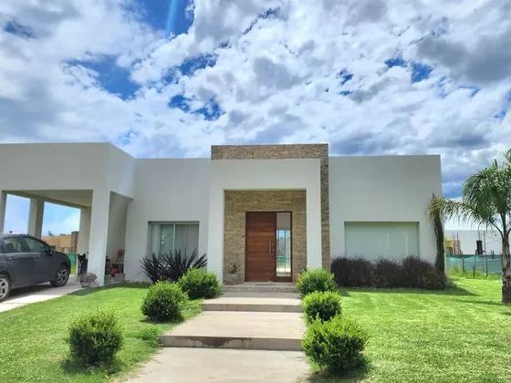 Venta Casa 4 Ambientes En Barrio Privado Don Joaquín