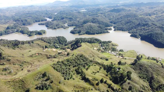 Se Vende Finca En Carolina Del Principe Frente Al Embalce Troneras