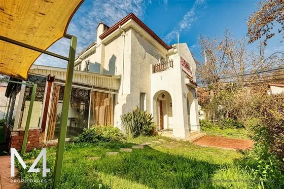 Casa En Venta De 4 Dorm. En Ñuñoa