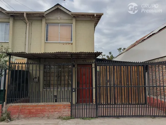 Casa En Venta De 2 Dorm 1b En Pudahuel