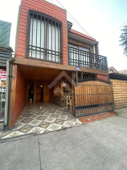 Casa En Venta De 3 Dorm. En Maipú