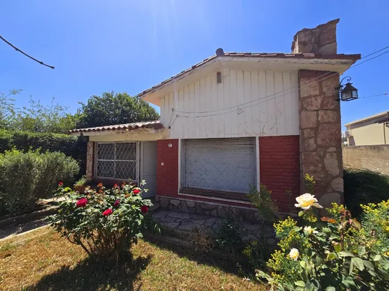 Venta: Casa A Refaccionar - 3 Dormitorios 2 Baños - Barrio Malvinas - Villa Carlos Paz
