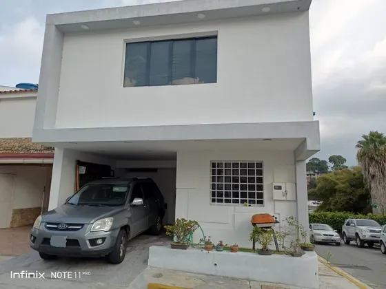 Casa En Venta En Las Villas Via Llano Alto