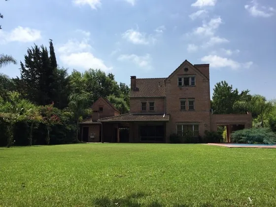 Quinta De 5 Ambientes En Venta En Pilar 