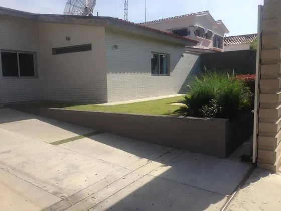 Se Vende Moderna Casa En La Viña En Calle Cerrada Jose Armas