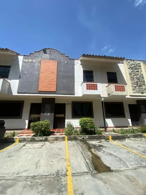 Alquiler De Townhouse En Tazajal Con Pozo Y Vigilancia Privada