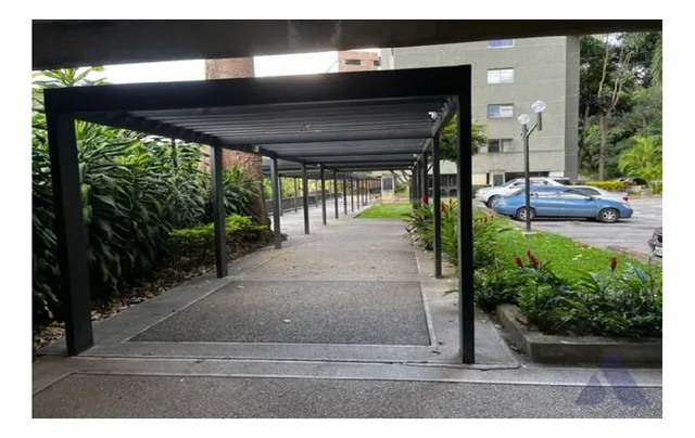 Se Vende Apartamento En Los  Naranjos Del Cafetal, Calle Cerrada