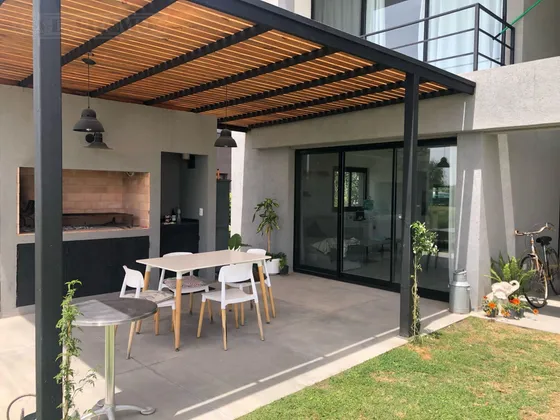 Casa En  El Naudir Venta Con Renta Mb