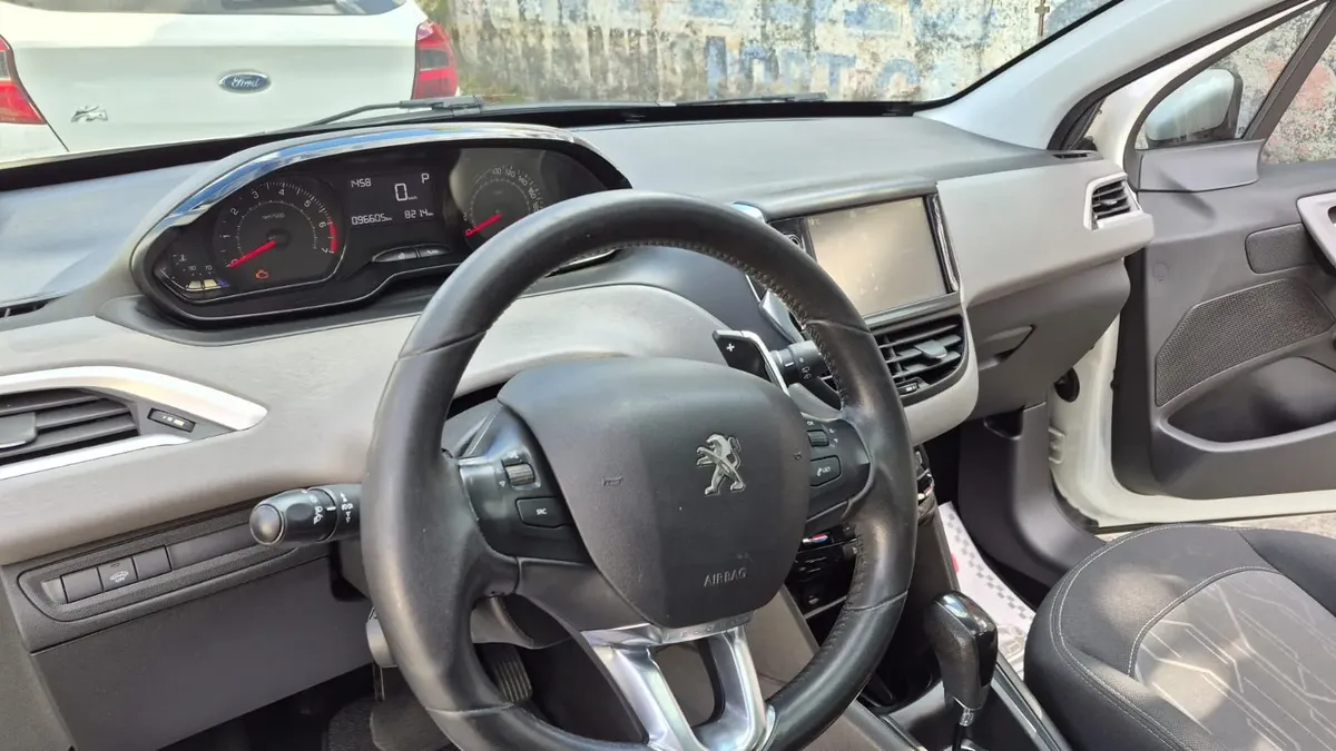Peugeot 208 2017 1.6 16v Allure Flex Aut. 5p — foto 6