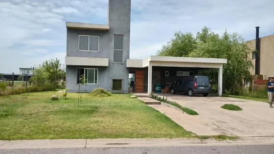 Casa En Venta - 3 Dormitorios 3 Baños - Cochera - 820mts2 - Pilar