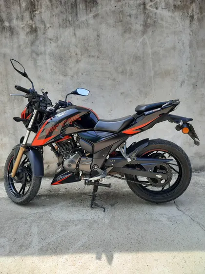Tvs Apache 200.