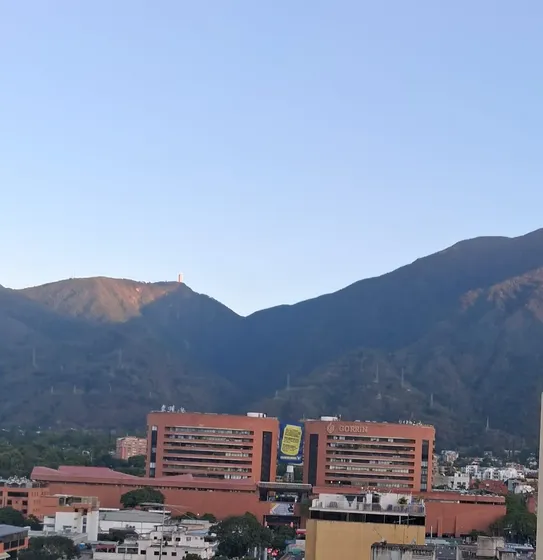 Venta Apartamemto Chacao (diseño Antisismico Etiqueta Verde), 116 M2., 3 Habitaciones, 2 Baños, Puesto De Estacionamiento Techado Con Maletero, Inmejorable Ubicación / Fradu