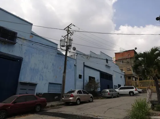 Galpón Industrial En Venta Calle Cerrada En Catia, Ubicación Estratégica Mls 24-10819 K.f