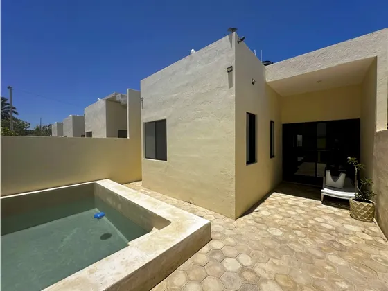 Casa En Venta Amueblada, En La Playa, A 2 Cuadras De El Mar De Yucatan