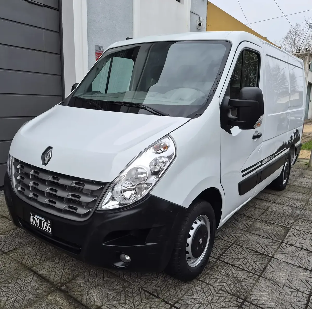Renault Master508369092740403200