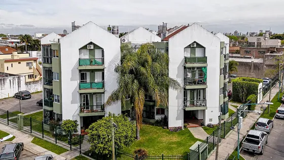 Venta Departamento 3 Ambientes Con Cochera. Carapachay Apto Crédito