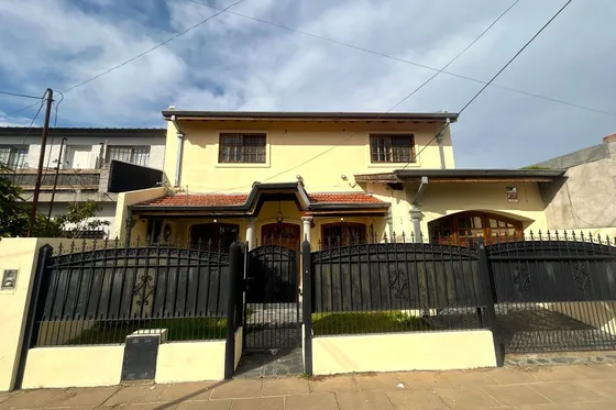 Hermosa Casa Apta Crédito En Villa De Mayo