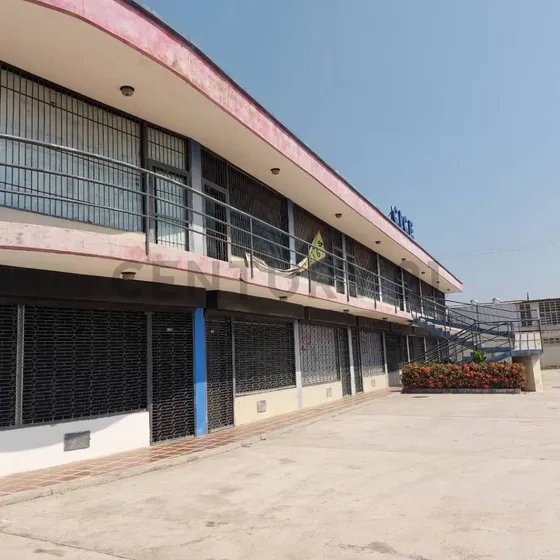 Local En Venta / Zona Industrial De Santa Cruz