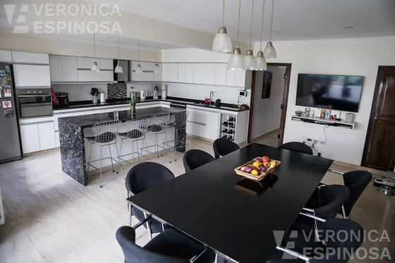 Casa Seis Ambientes Moron Sur Cochera Piscina