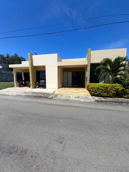 Moderna Casa Esquinera Con Muy Buenos Acabados Gran Opción..