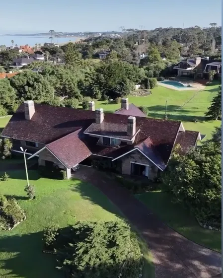 Casa En Venta Playa Mansa - Canchas De Tennis Impresionante