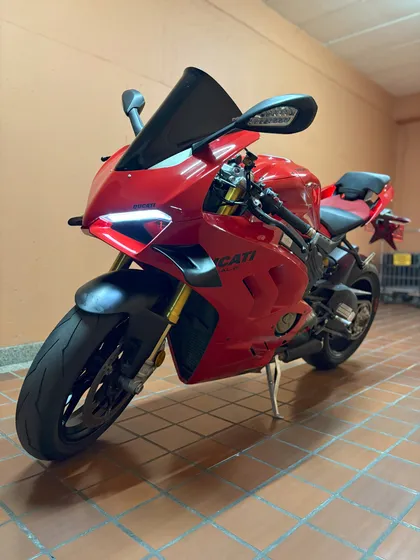 Ducati Panigale V4s Roja 2024