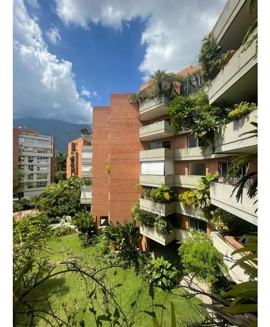 En Venta Apartamento En Calle Cerrada, San Marino 180m2 3h+s/ 4b+s/ 3e